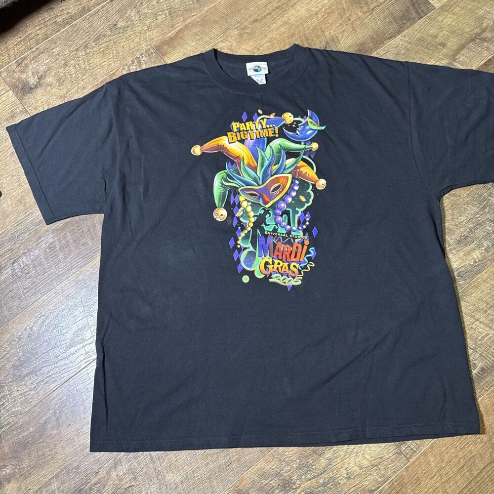 Vintage Universal Studios Mardi Gras Shirt Mens 2XL Jester Graphic 2005 Tee